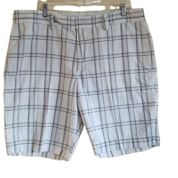 Chase Edward Golf Shorts White Sz 38 - Picture 1 of 9